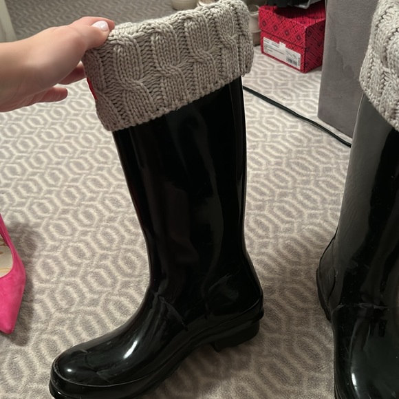 Hunter. Tall black hunter rain boots. Comes with the inside socks if wanted - Picture 2 of 4